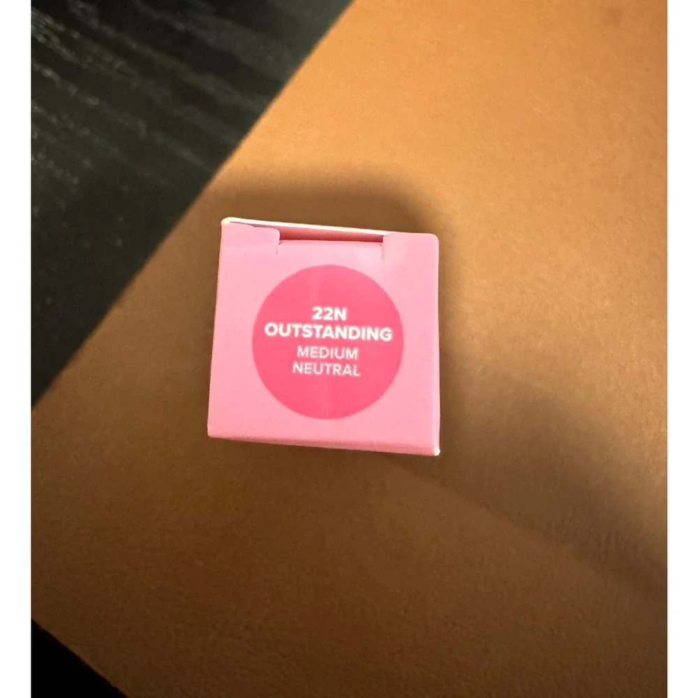 Benefit POREfessional Smoothing & Blurring Foundation 22N Medium Neutral SAMPLE